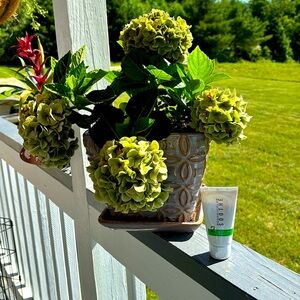 Rodan and Fields Soothe Sensitive Skin Treatment. Sealed